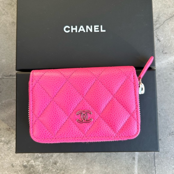 CHANEL Enamel CC Logo Quilted Coin Wallet Card Holder - Picture 1 of 13